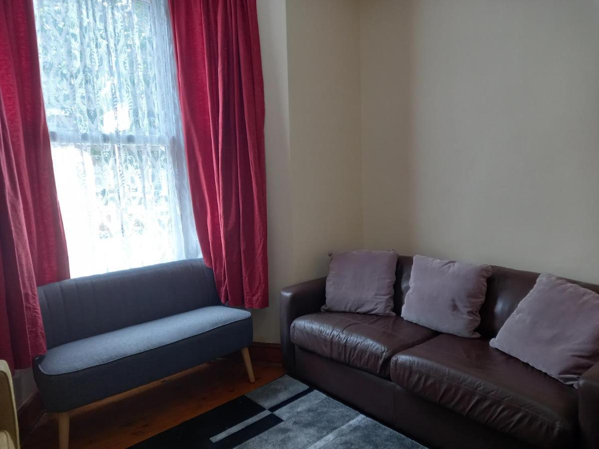 Bubblesbnb- 4 Bedroom House ลอนดอน ภายนอก รูปภาพ
