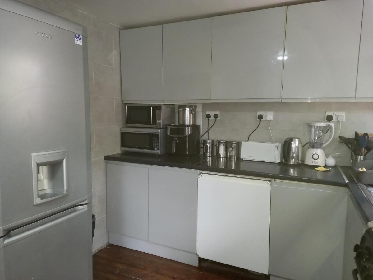 Bubblesbnb- 4 Bedroom House ลอนดอน ภายนอก รูปภาพ