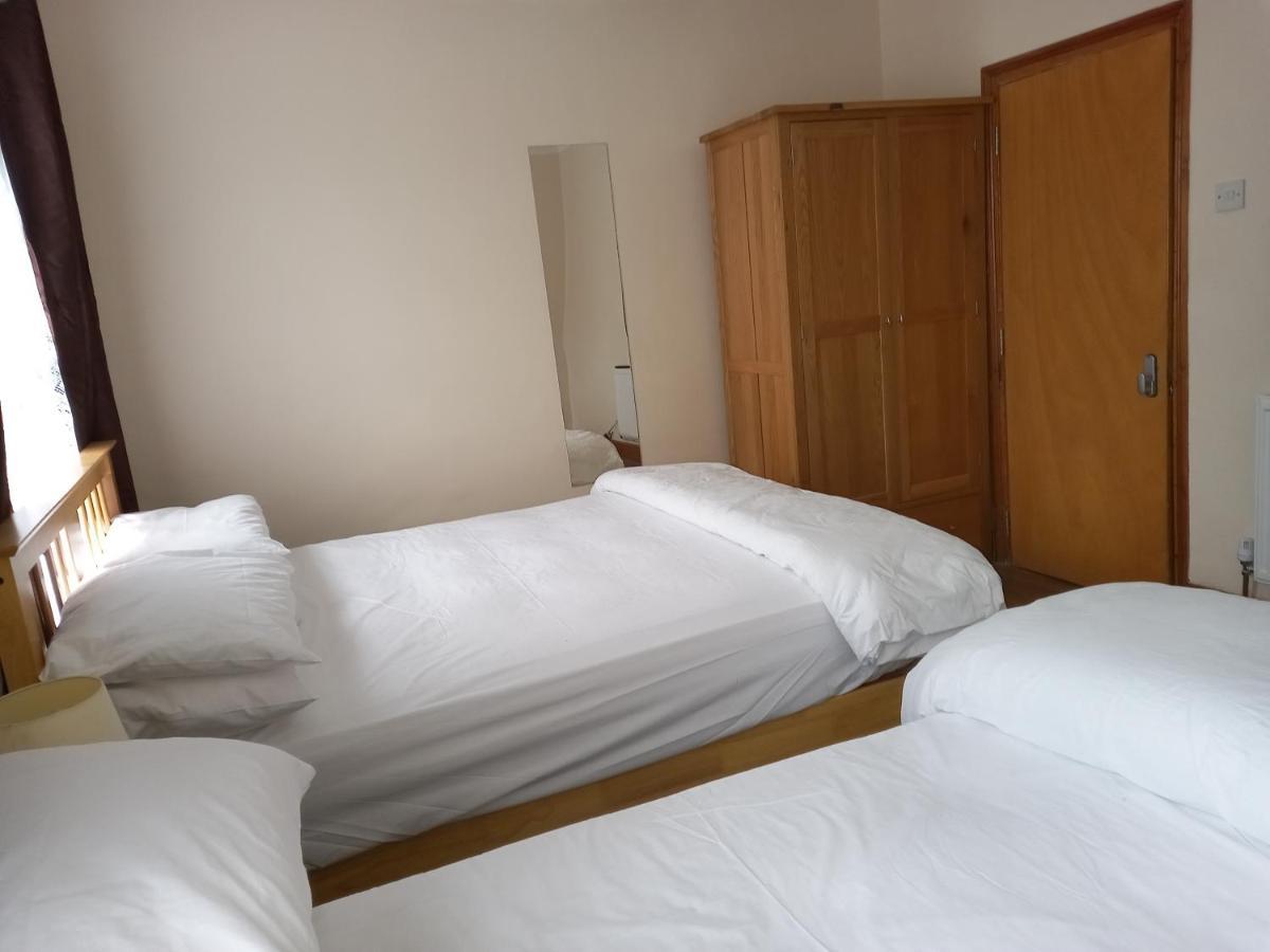 Bubblesbnb- 4 Bedroom House ลอนดอน ภายนอก รูปภาพ