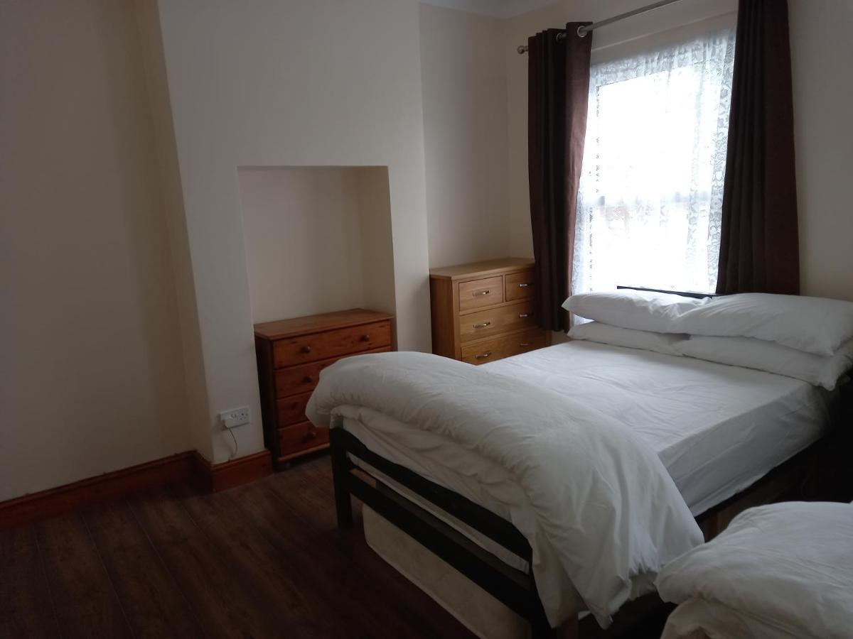 Bubblesbnb- 4 Bedroom House ลอนดอน ภายนอก รูปภาพ