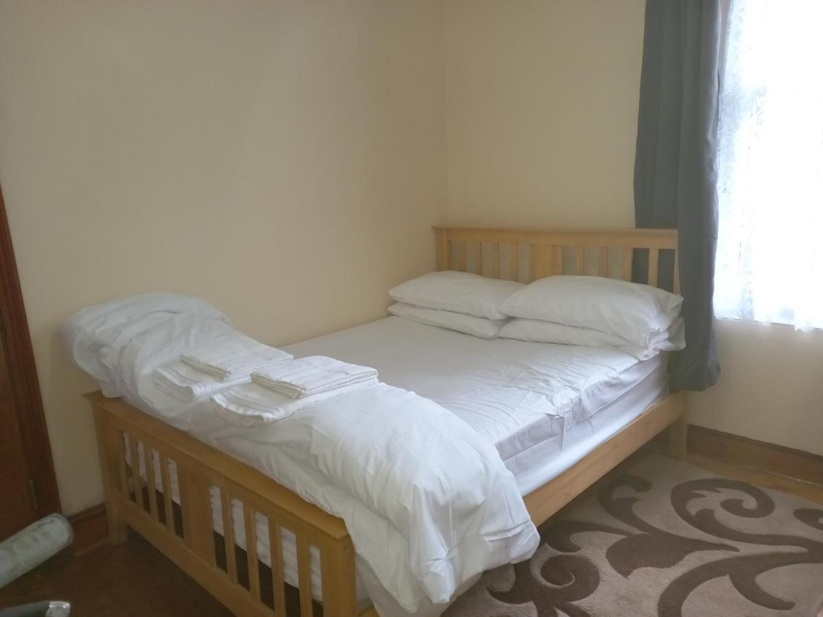 Bubblesbnb- 4 Bedroom House ลอนดอน ภายนอก รูปภาพ