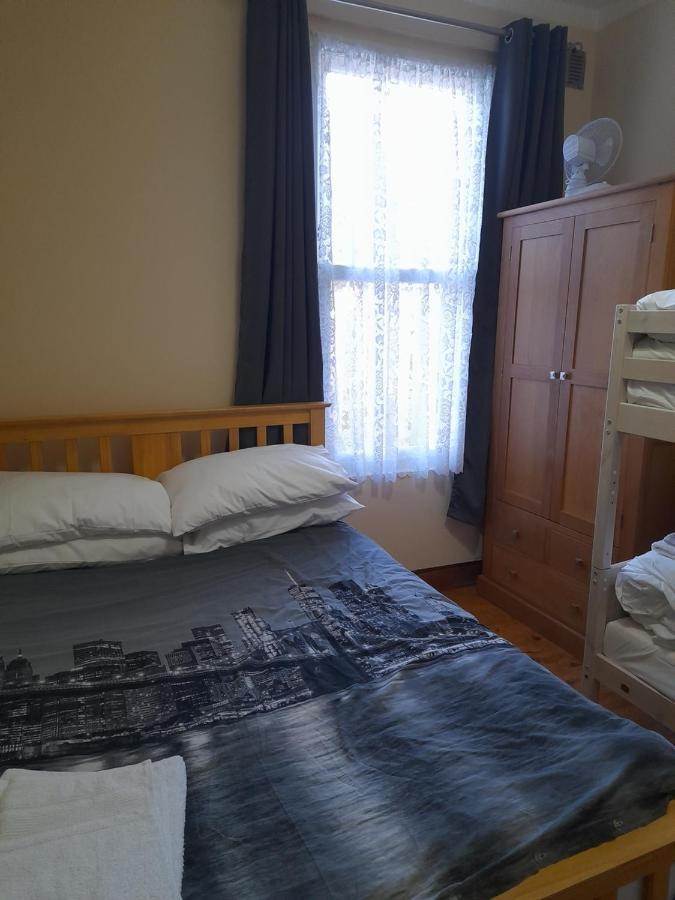 Bubblesbnb- 4 Bedroom House ลอนดอน ภายนอก รูปภาพ